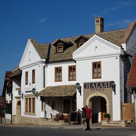 Halasi Pince Panzio Villány Exterior photo